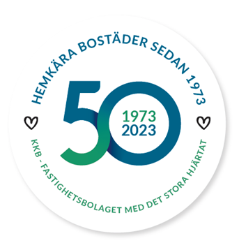 Emblem med text KKB 50 år - hemkära bostäder sedan 1973